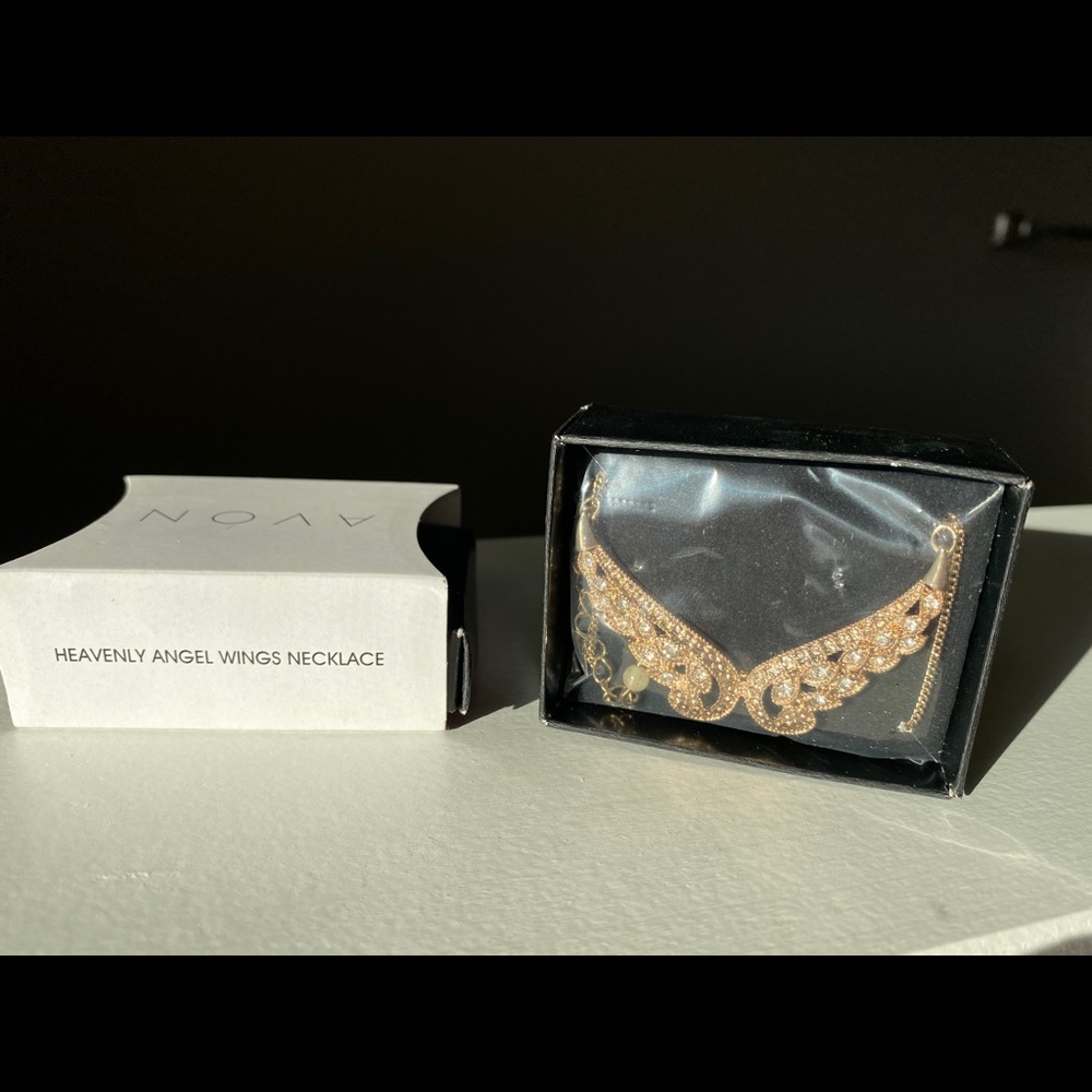 Avon heavenly angel wings goldtone necklace